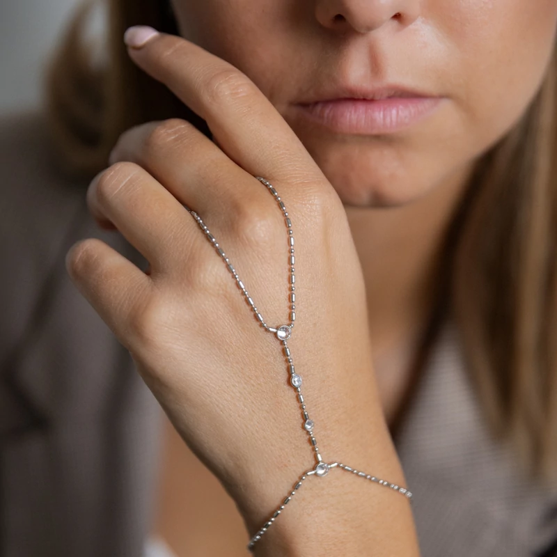 ezüst swarovski kristályos kéz ékszer