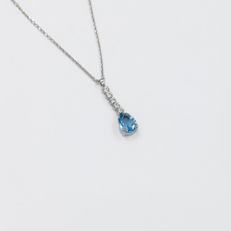 ezüst swarovski kristályos nyaklánc, csepp alakú medállal 