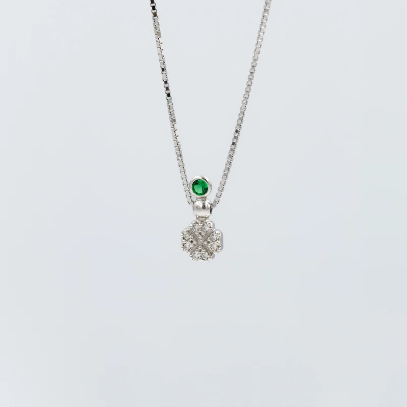 swarovski kristályokkal díszített négylevelű lóhere nyaklánc