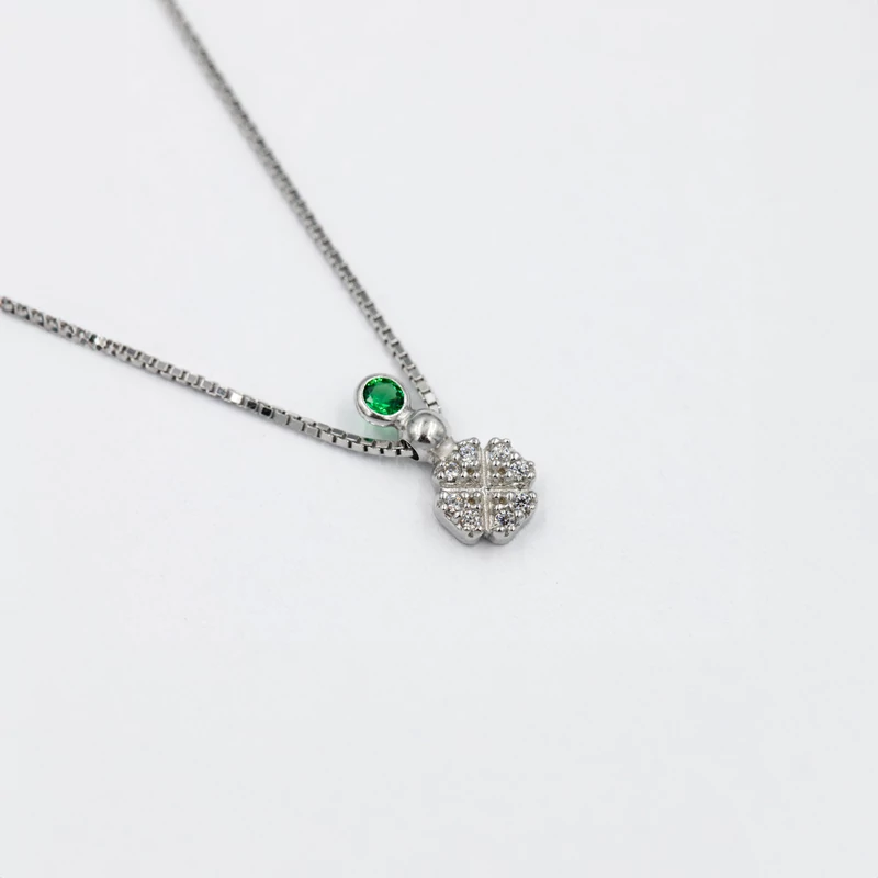 swarovski kristályokkal díszített négylevelű lóhere nyaklánc