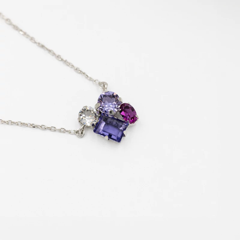 ezüst nyaklánc színes swarovski kristályokkal 