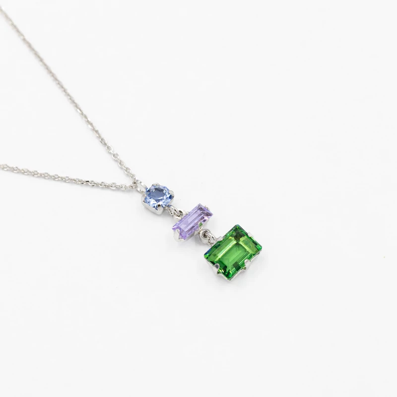 ezüst nyaklánc színes swarovski kristályokkal